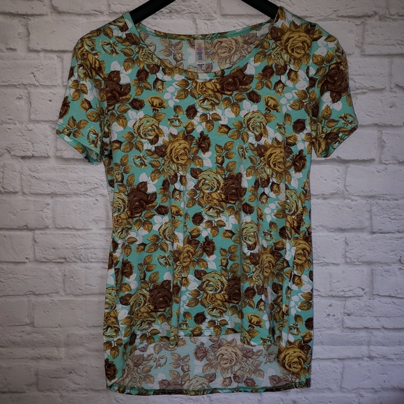 LuLaRoe Tops - Lularoe Classic Tee Shirt Size Small